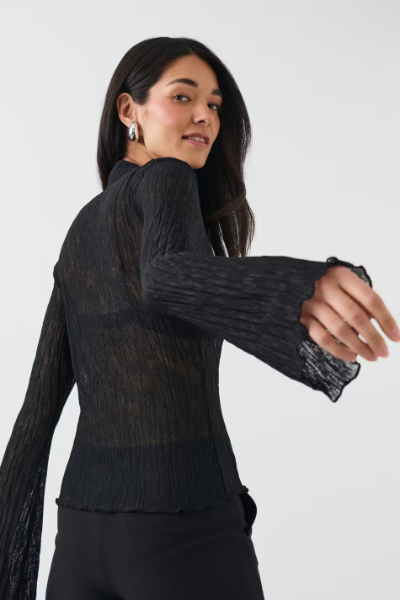 https://www.ginatricot.com/nl/kleding/tops/tops-met-lange-mouwen/flare-sleeve-top-228019000