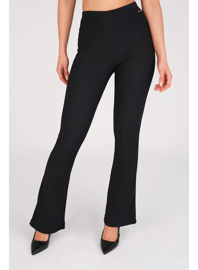 https://www.esuals.nl/noor-flared-pants-black.html