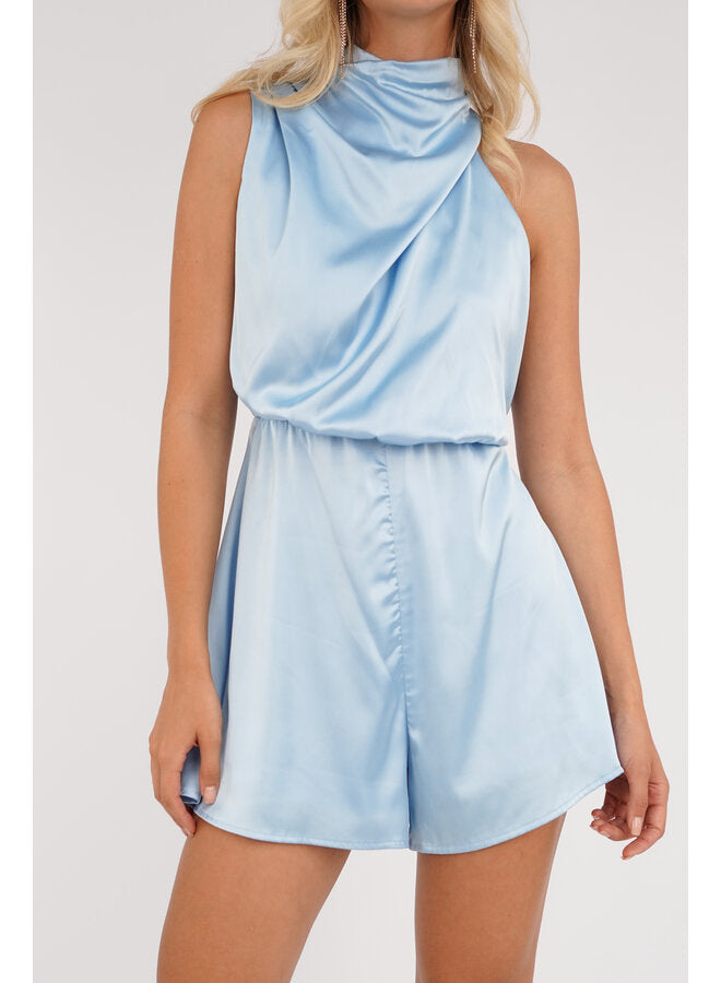 https://www.esuals.nl/halter-playsuit-satin-licht-blauw-nikka.html