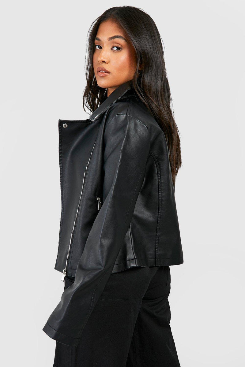 https://nl.boohoo.com/petite-nepleren-biker-jas/GZZ71139.html