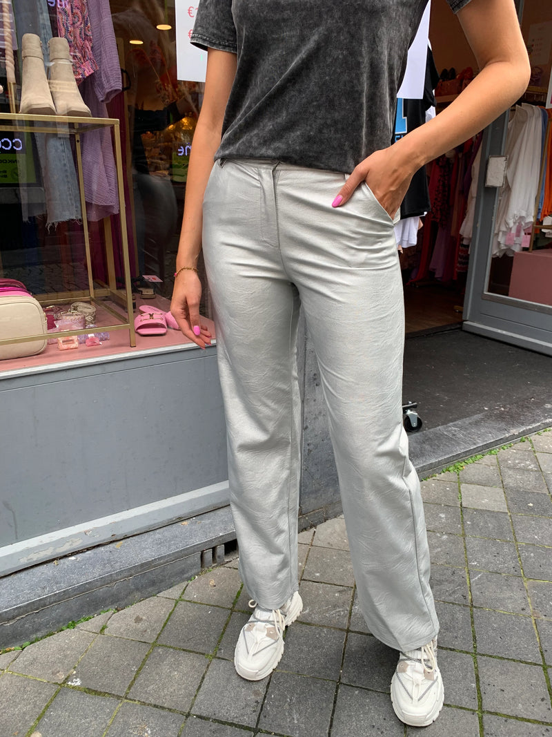 https://ailooboetiek.com/collections/broeken/products/isa-pants-zilver