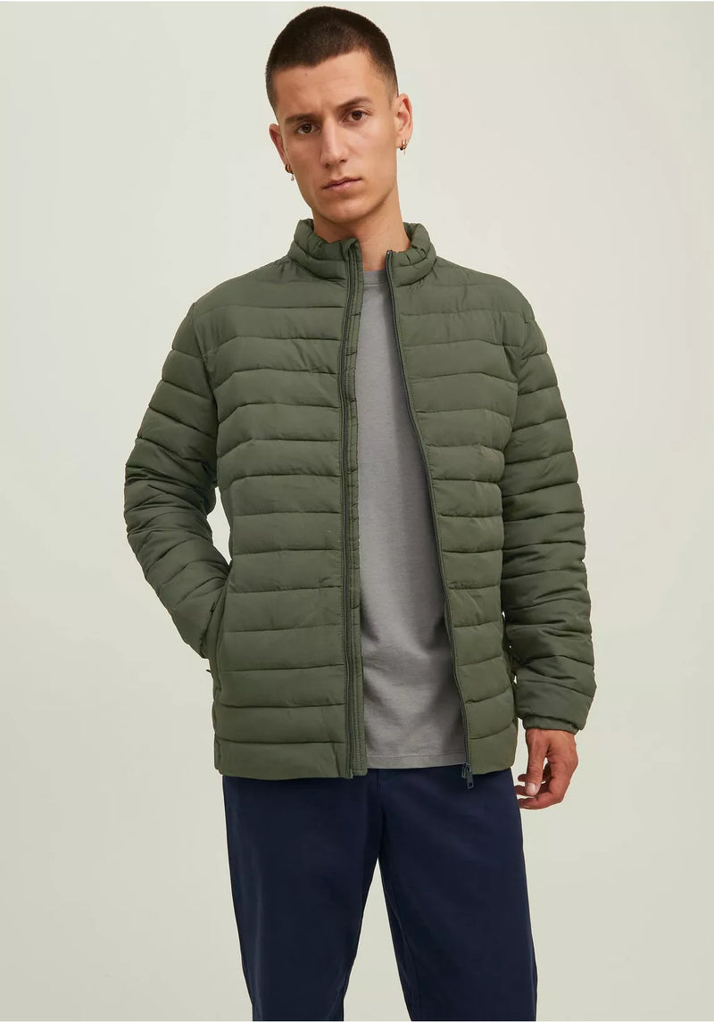 https://www.otto.nl/p/1542922910/jack-jones-gewatteerde-jas-recycle-puffer-collar/