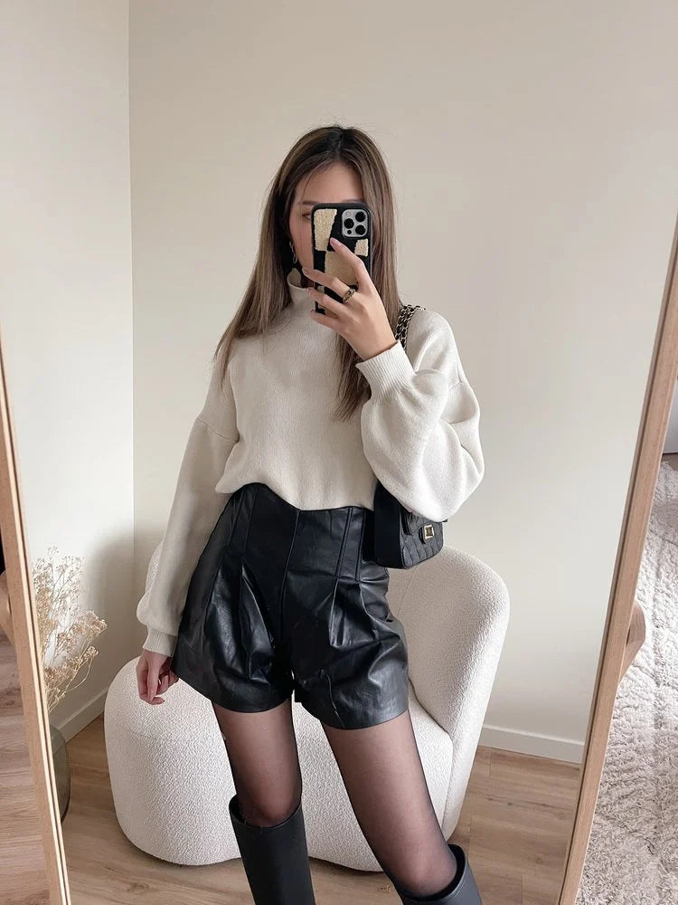 https://www.hellomylovestore.com/en/soleil-faux-leather-shorts-black-copy.html