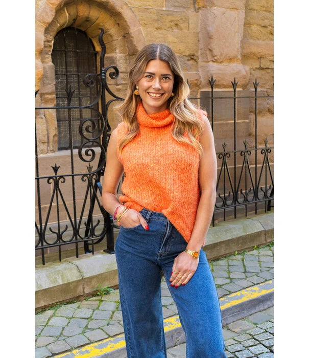 https://www.larebellefashion.nl/spencer-oranje-maithe.html