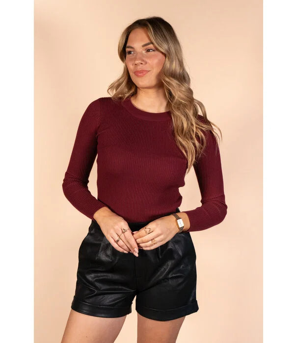 https://www.larebellefashion.nl/top-bordeaux-rood-lydia.html