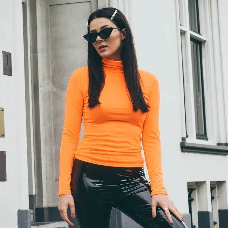 https://www.comegetfashion.com/kleding/truien/neon-turtleneck-orange?__btc=1