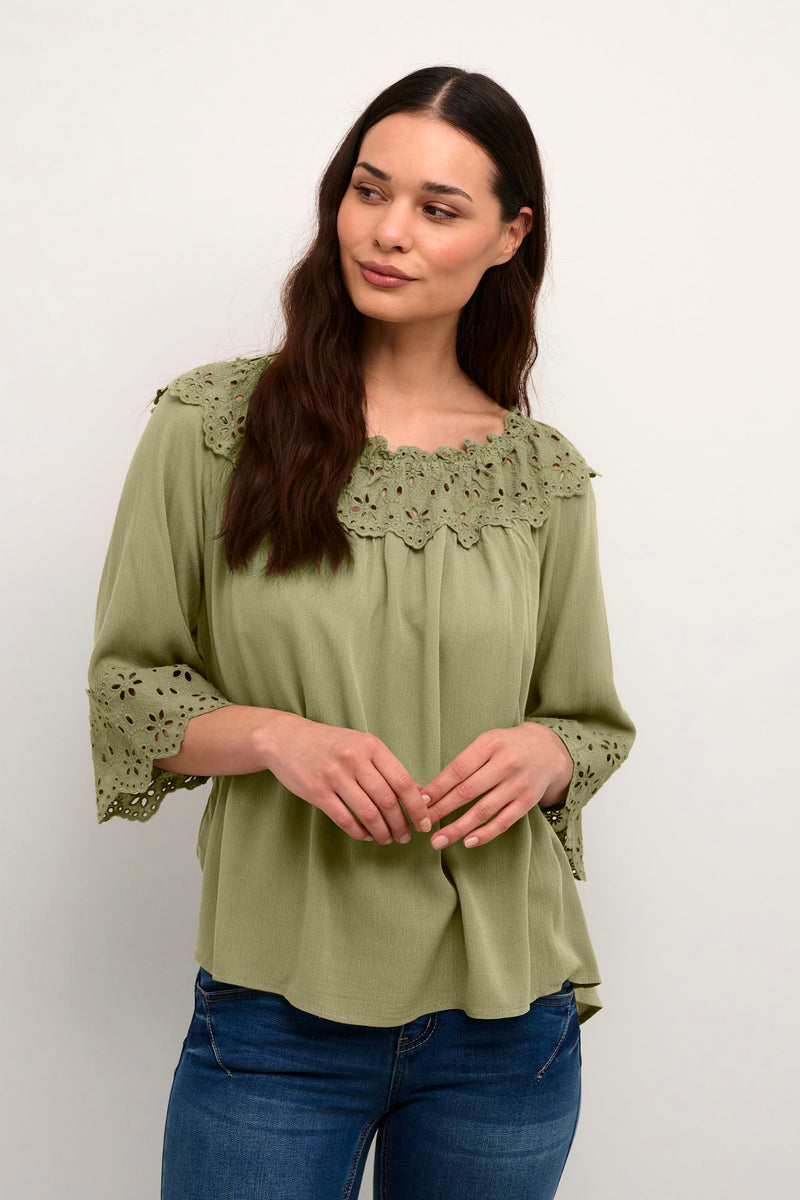 https://www.cream-clothing.com/nl-nl/oil-green-crbea-blouse-met-korte-mouwen-10609788-170115