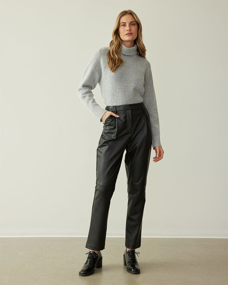 https://www.reitmans.com/en/tapered-leg-vegan-leather-pants/472276.html?dwvar_472276_color=Black