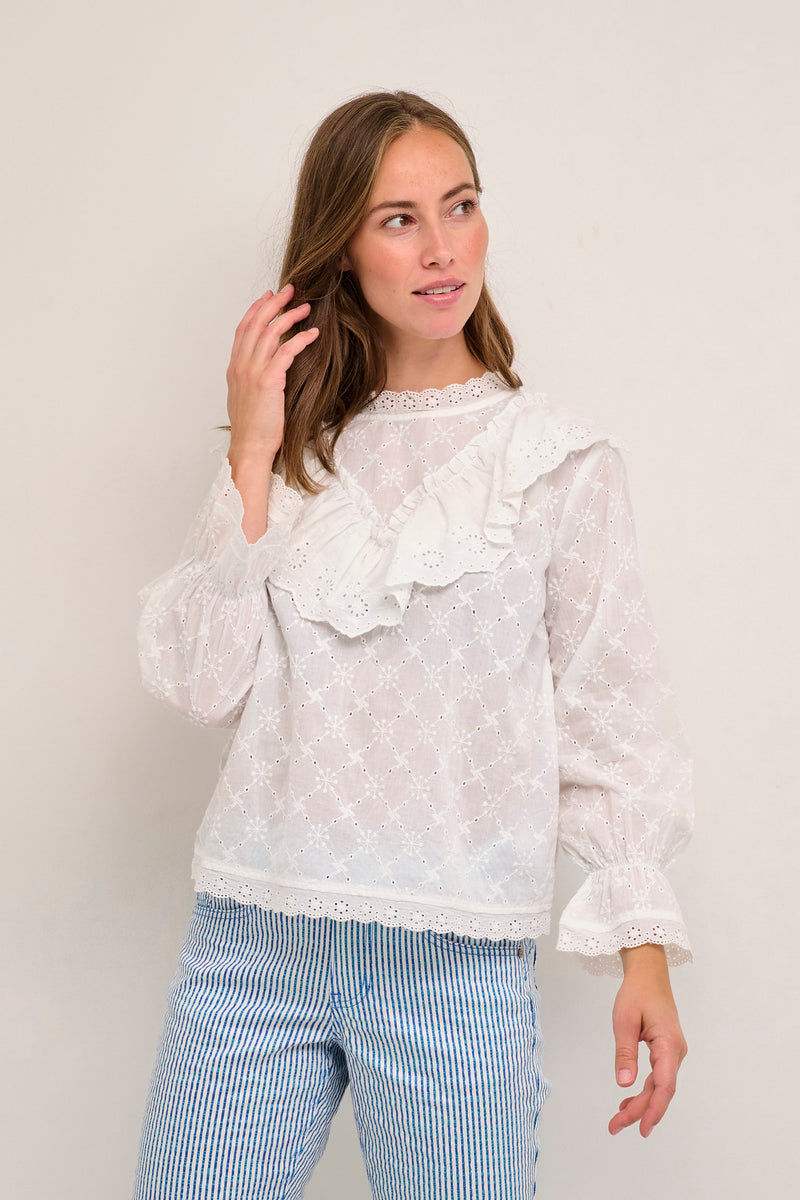 https://www.cream-clothing.com/nl-nl/snow-white-crmoccamia-blouses-10611444-110602