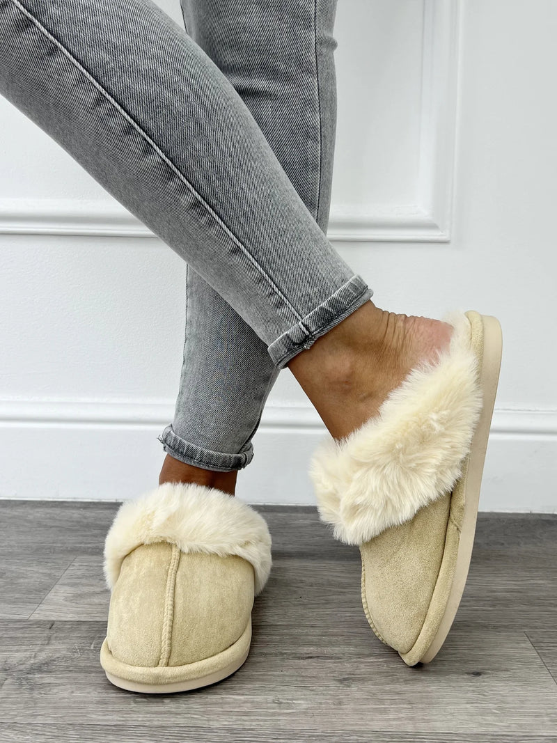 https://blushfashionstore.nl/products/snuggly-pantoffels-zwart?%3Fvariant%3D=45557209530660