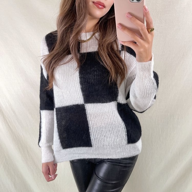 https://www.hellomylovestore.com/en/sue-checkerboard-sweater-black.html