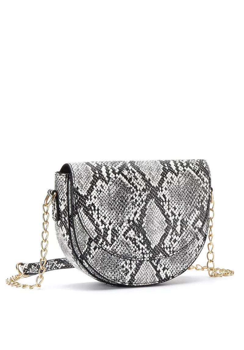 Bolso bandolera de mujer en blanco y negro.