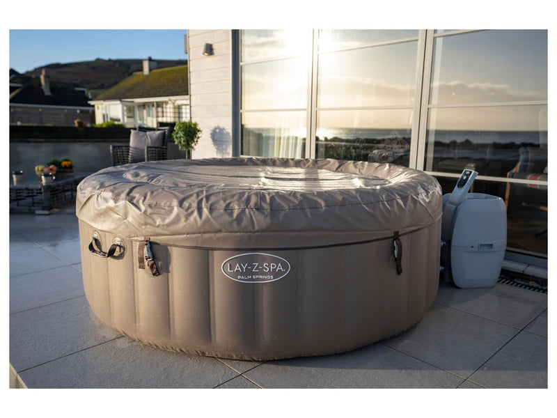 Jacuzzi inflable para uso exterior e interior blanco beige dimensiones 196 x 71 cm 6 personas 916 litros calor máximo 40 grados