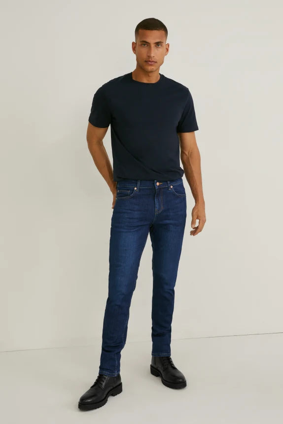 https://www.c-and-a.com/nl/nl/shop/made-in-eu-slim-jeans-biokatoen-2172026/1