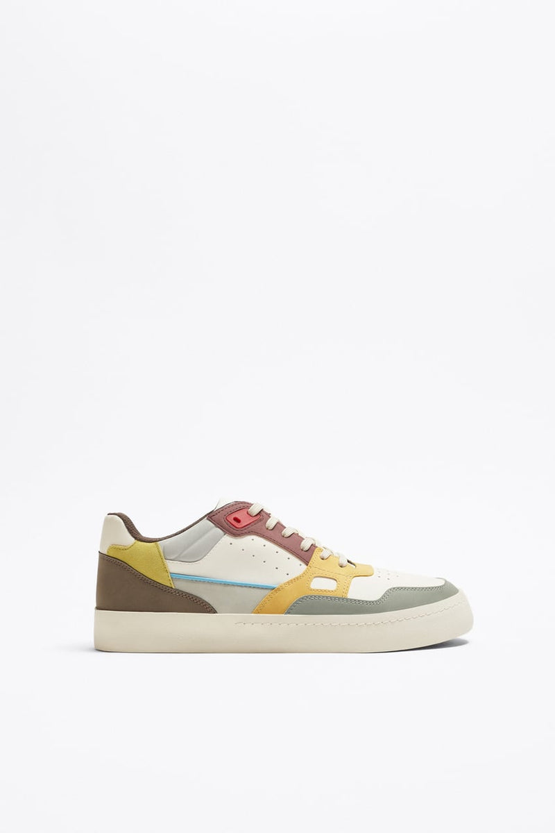 https://www.zara.com/nl/nl/sneakers-met-verschillende-stukken-p12217120.html?v1=222692769&v2=2203869