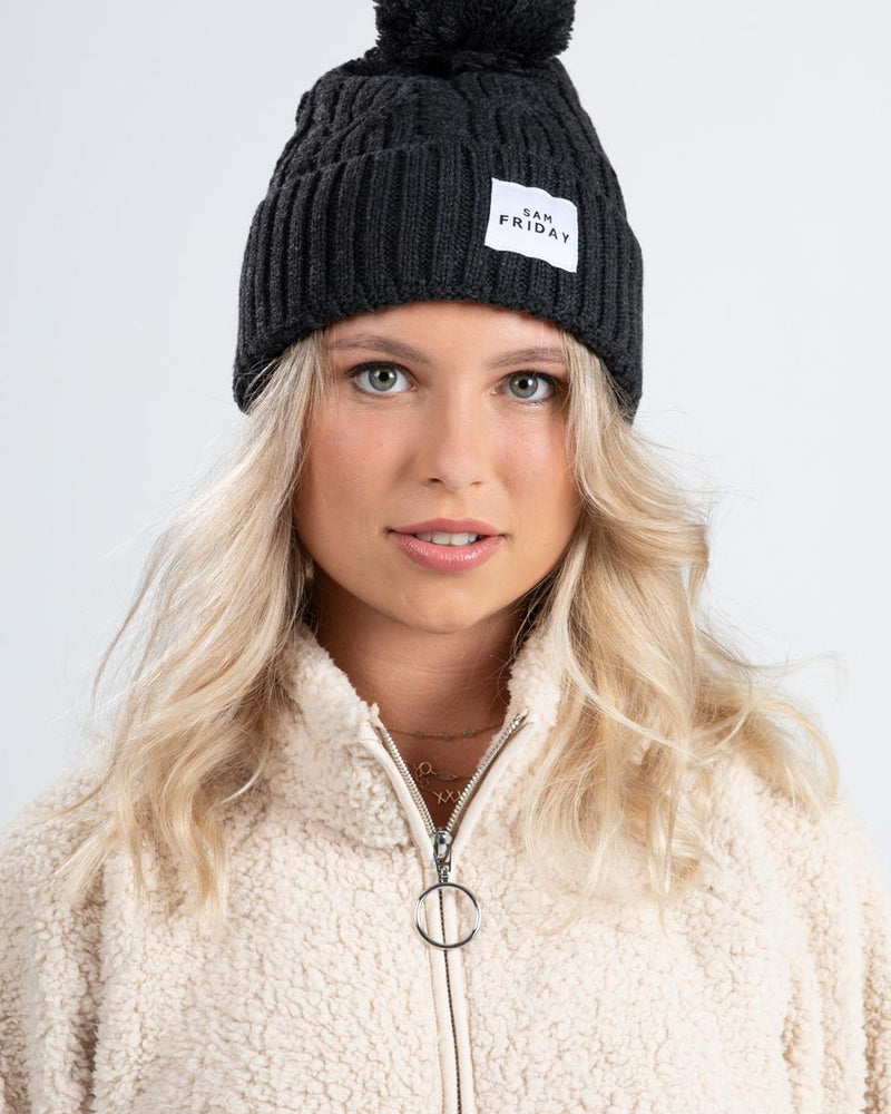 Dames wintermuts logo print beige zwart rood