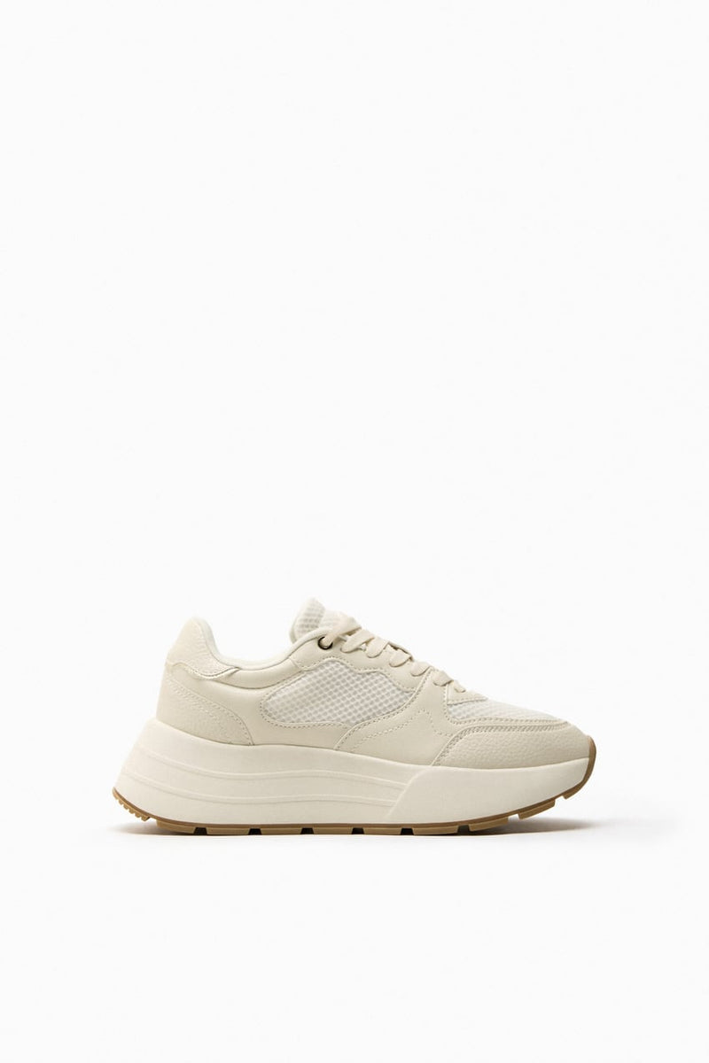 https://www.zara.com/nl/nl/running-sneakers-met-plateauzool-p15009110.html?v1=255607936&v2=2215112