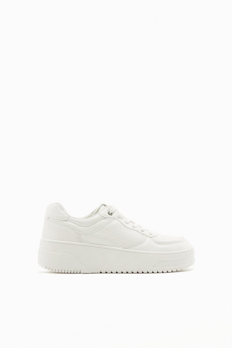 https://www.zara.com/nl/nl/lage-sneakers-p15375010.html?v1=256596802&v2=2215112