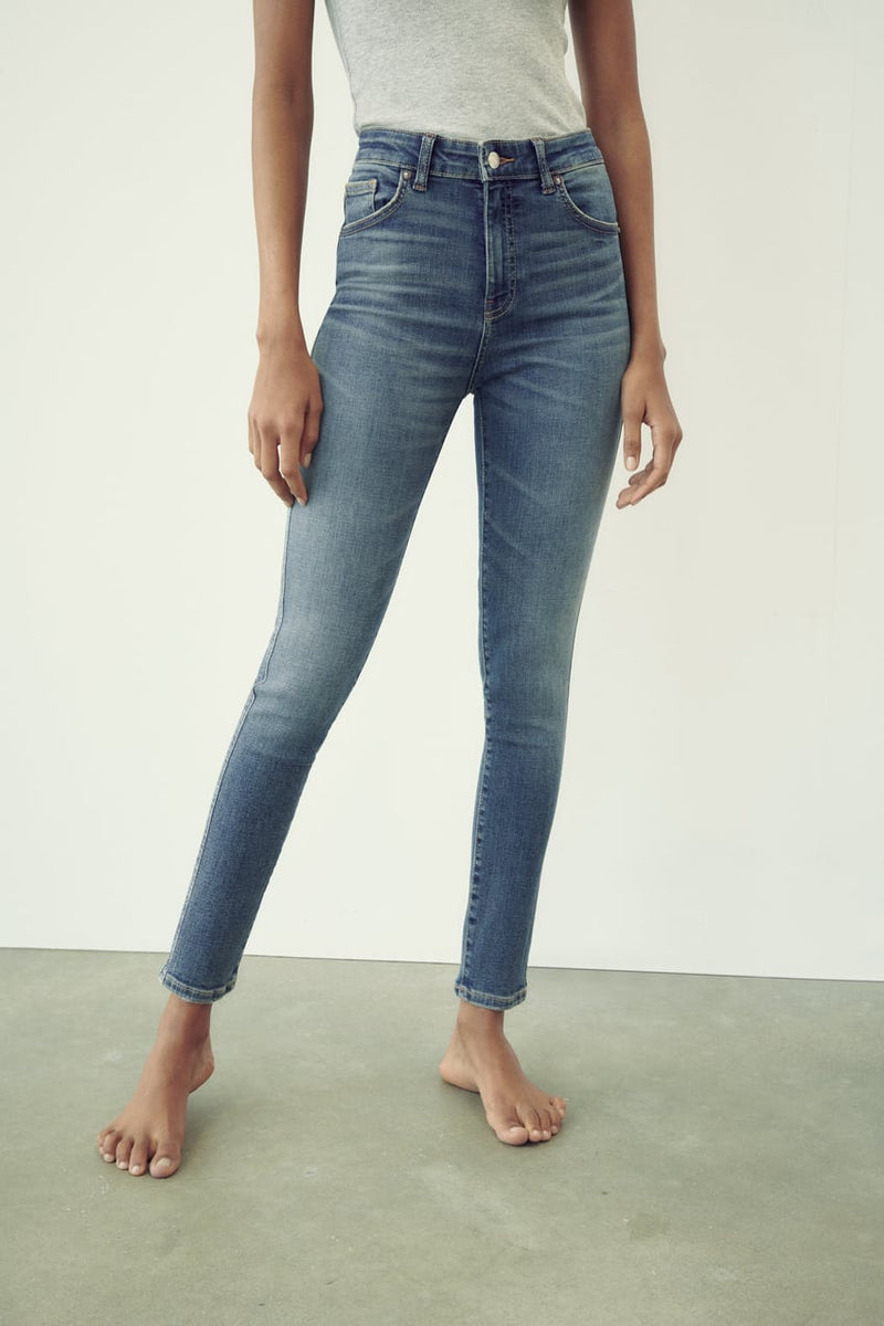 https://www.zara.com/nl/nl/jeans-trf-authentic-skinny-p02569042.html?v1=254600374&v2=2187589