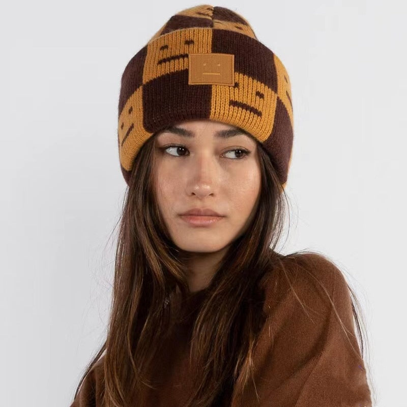 Heren wintermuts logo print bruin zwart rood