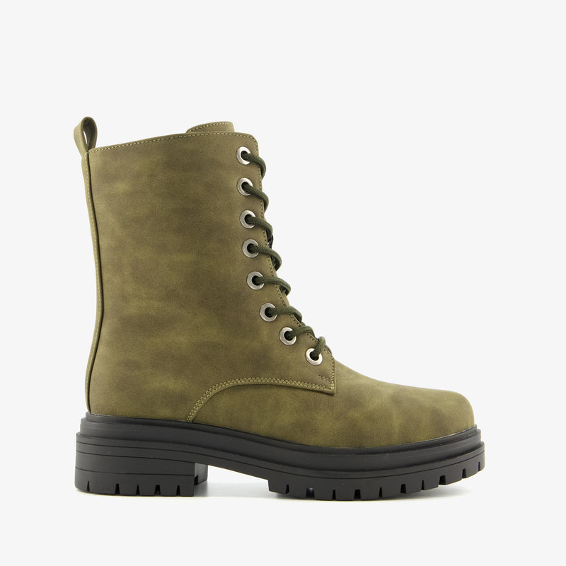 https://www.scapino.nl/blue-box-dames-veterboots-018134424?variant=1018134424370